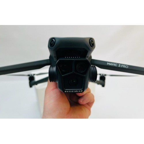 Квадрокоптер DJI Mavic 3 Pro в Рязани с пультом DJI RC